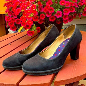 Flexi Black Suede  Pump Size 5 1/2. 3”heel w 1/2” platform